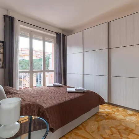 Spacious 4 Min To The