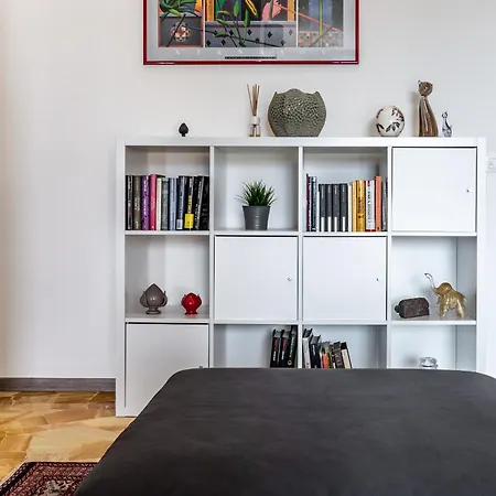 Spacious 4 Min To The