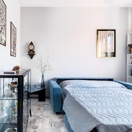 Spacious 4 Min To The