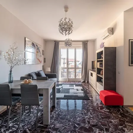 Spacious 4 Min To The Daire