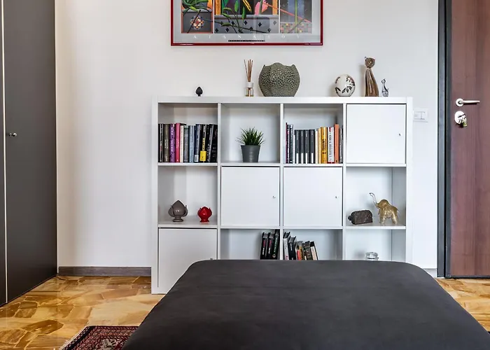 Spacious 4 Min To The