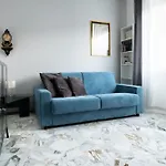 Spacious 4 Min To The