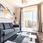 Spacious 4 Min To The شقة *